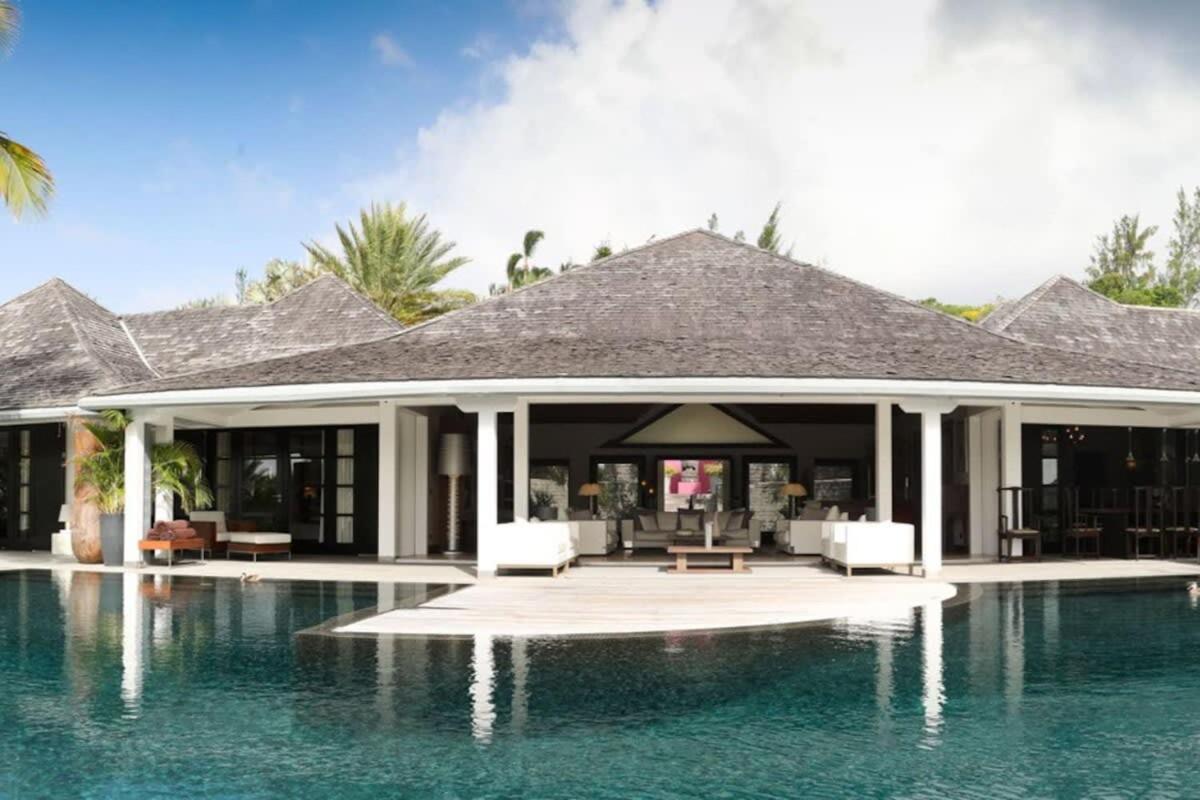 Stellar Luxurious Villa With Breathtaking Views