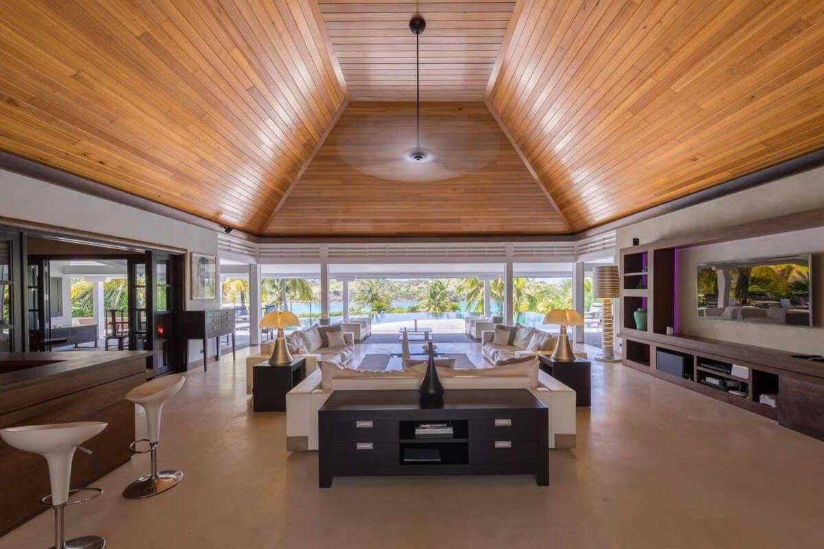 Stellar Luxurious Villa With Breathtaking Views