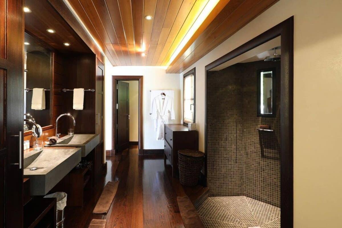 Stellar Luxurious Villa With Breathtaking Views