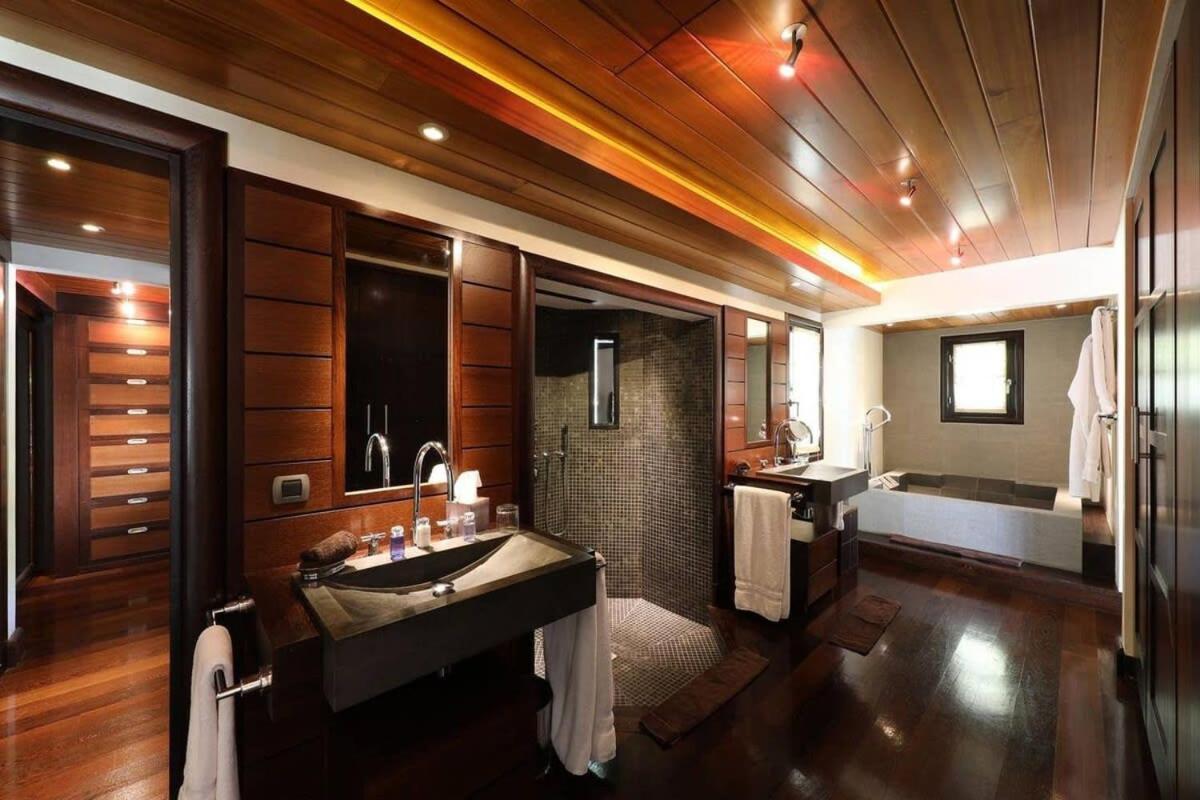Stellar Luxurious Villa With Breathtaking Views
