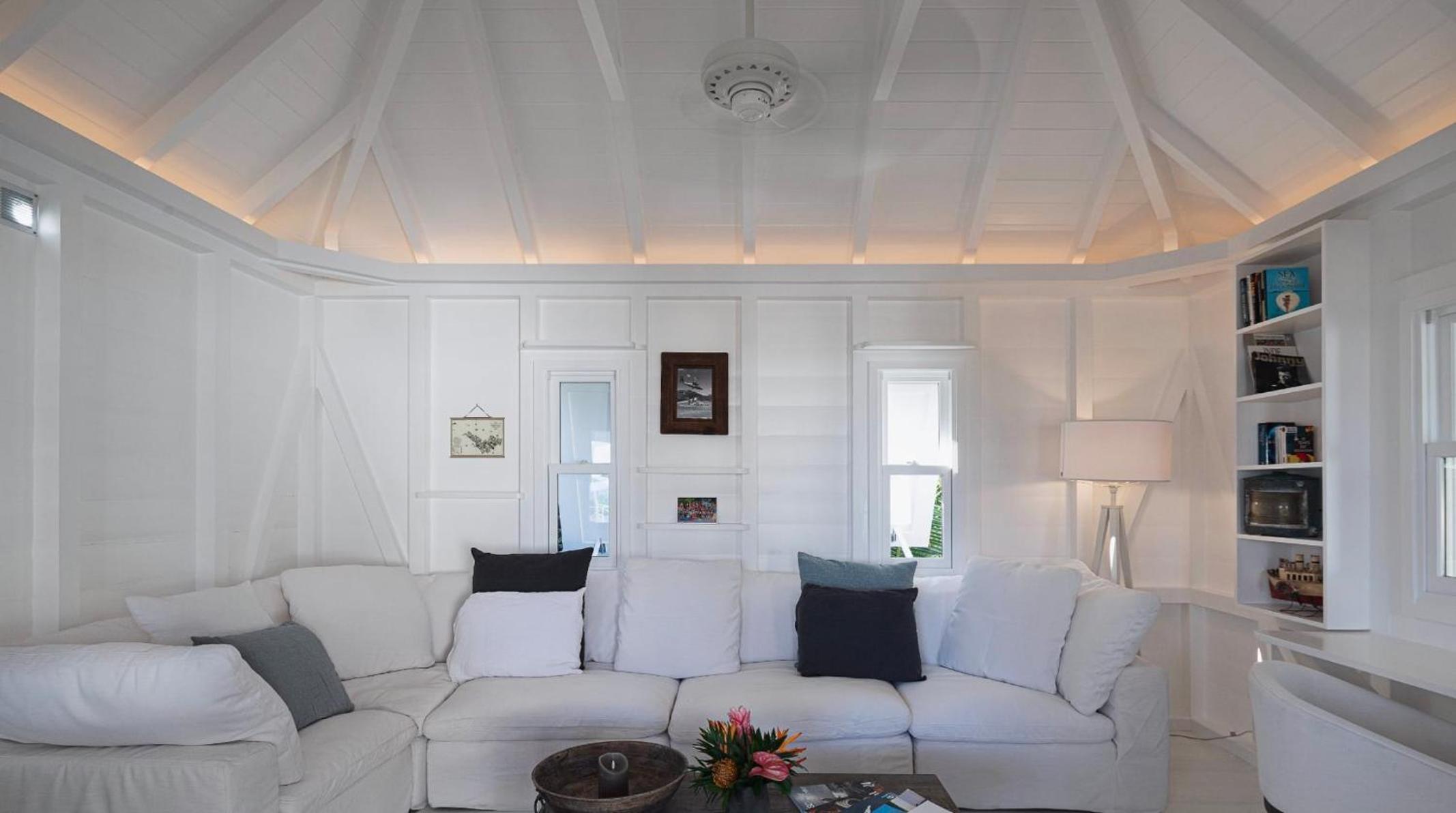 Charming Villa with Lovely Swimming Pool