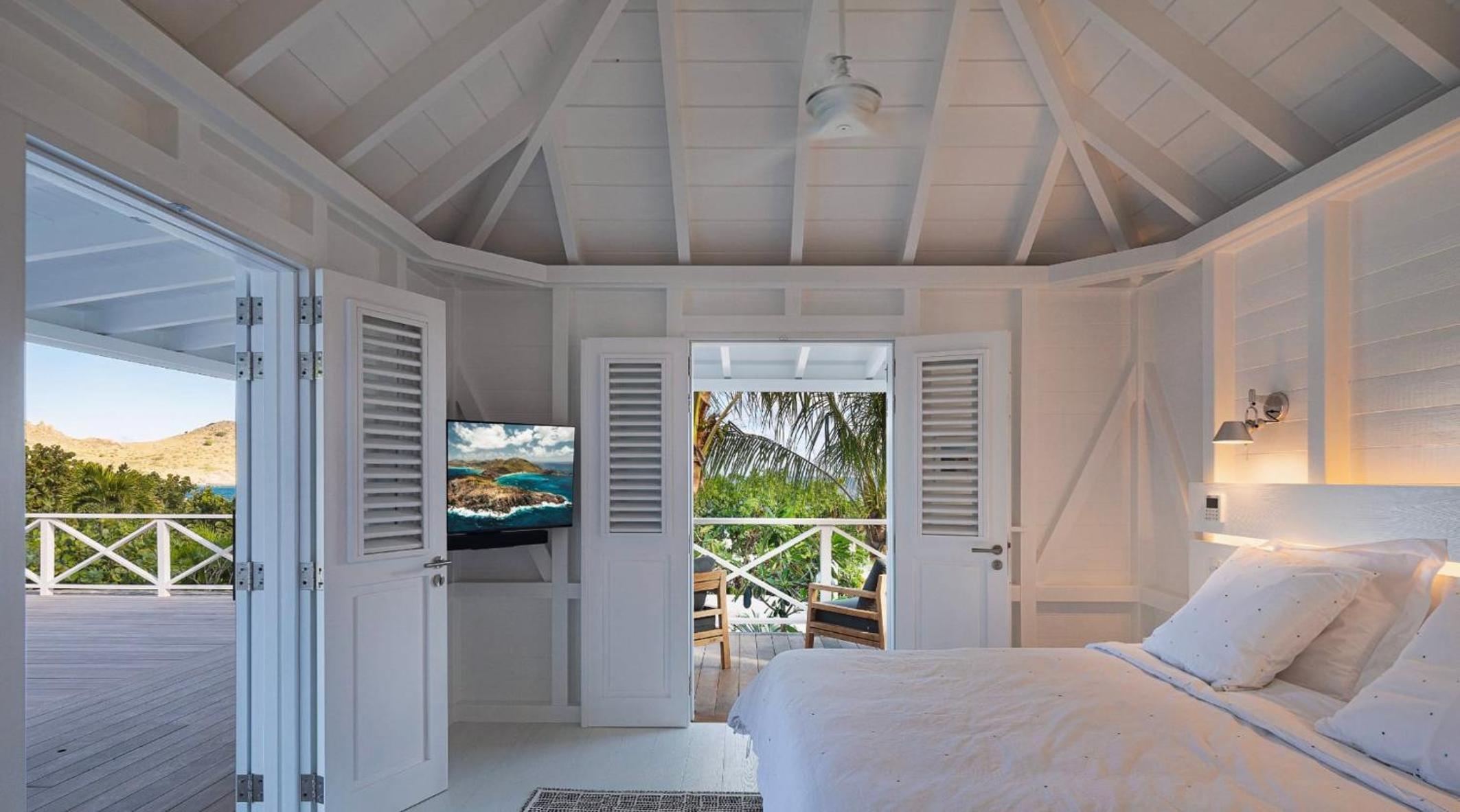 Charming Villa with Lovely Swimming Pool