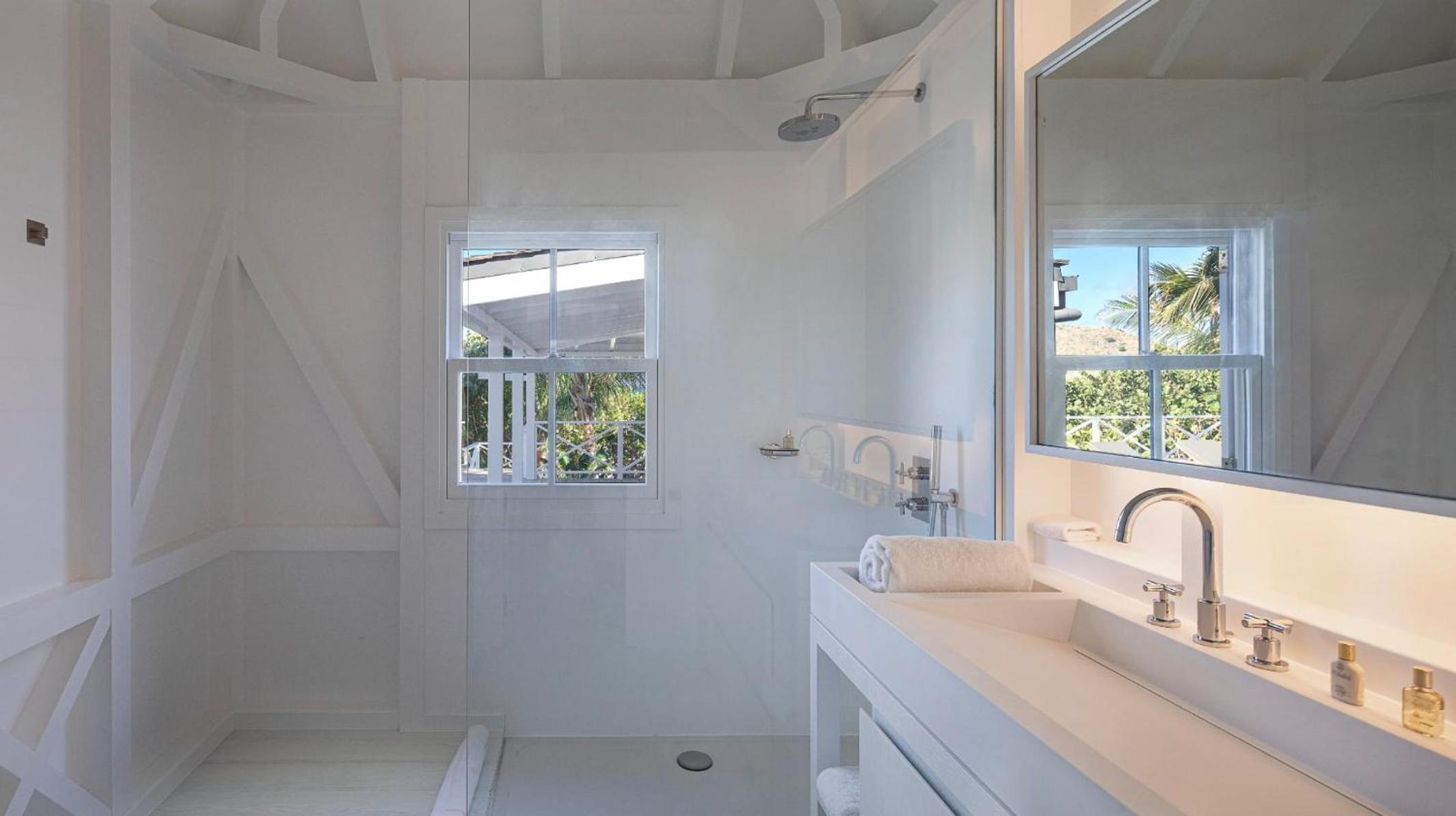 Charming Villa with Lovely Swimming Pool