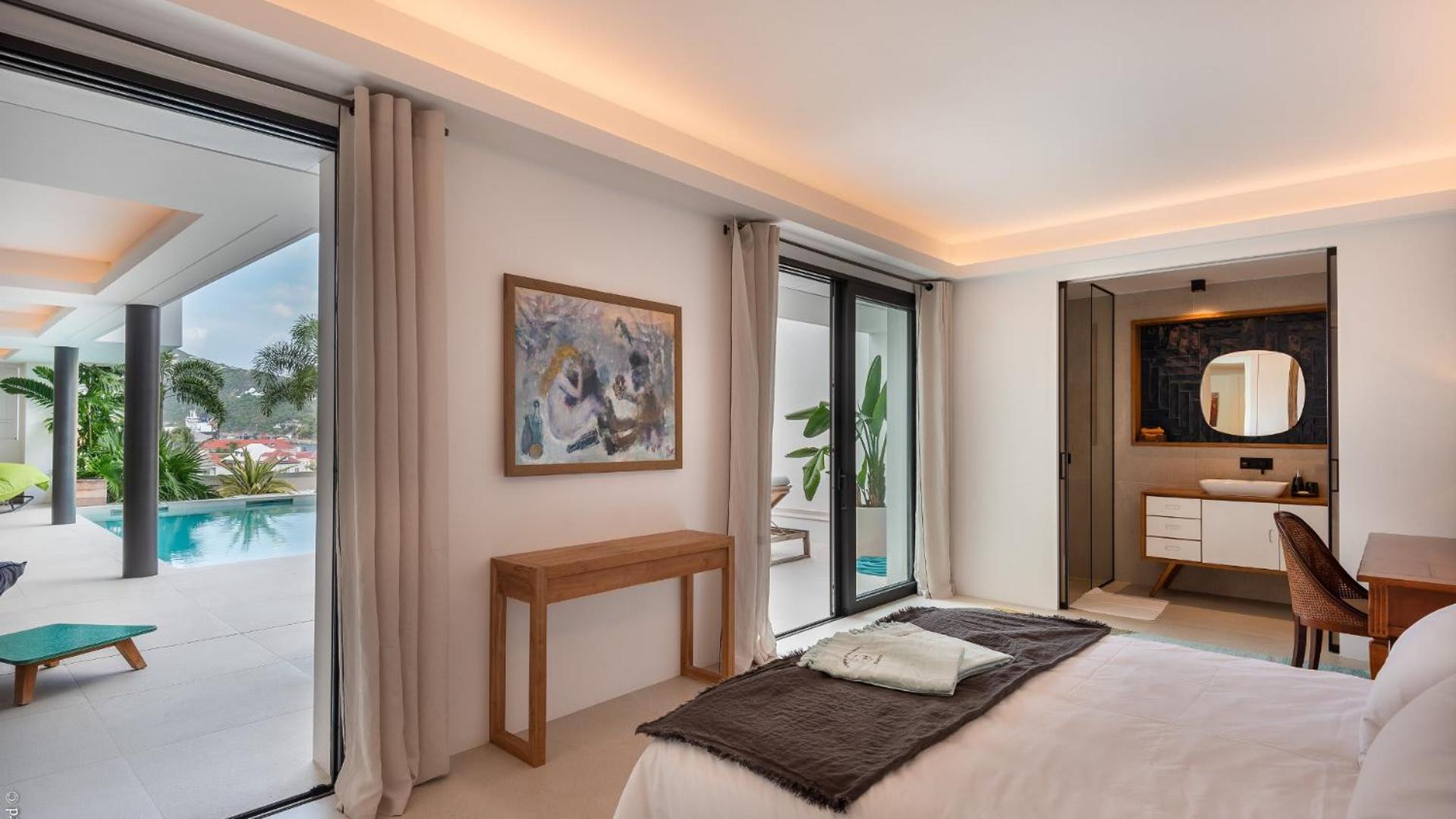 Splendid Villa Located in a Downtown Area