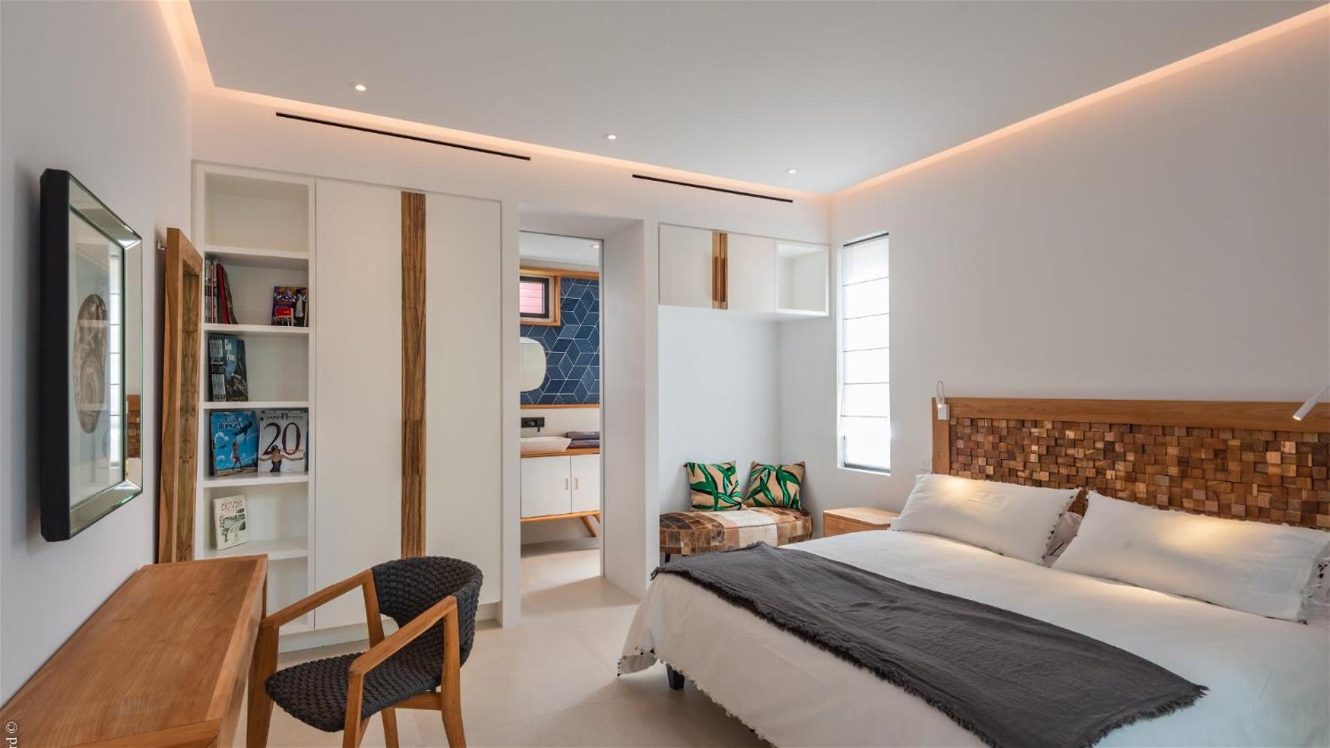 Splendid Villa Located in a Downtown Area