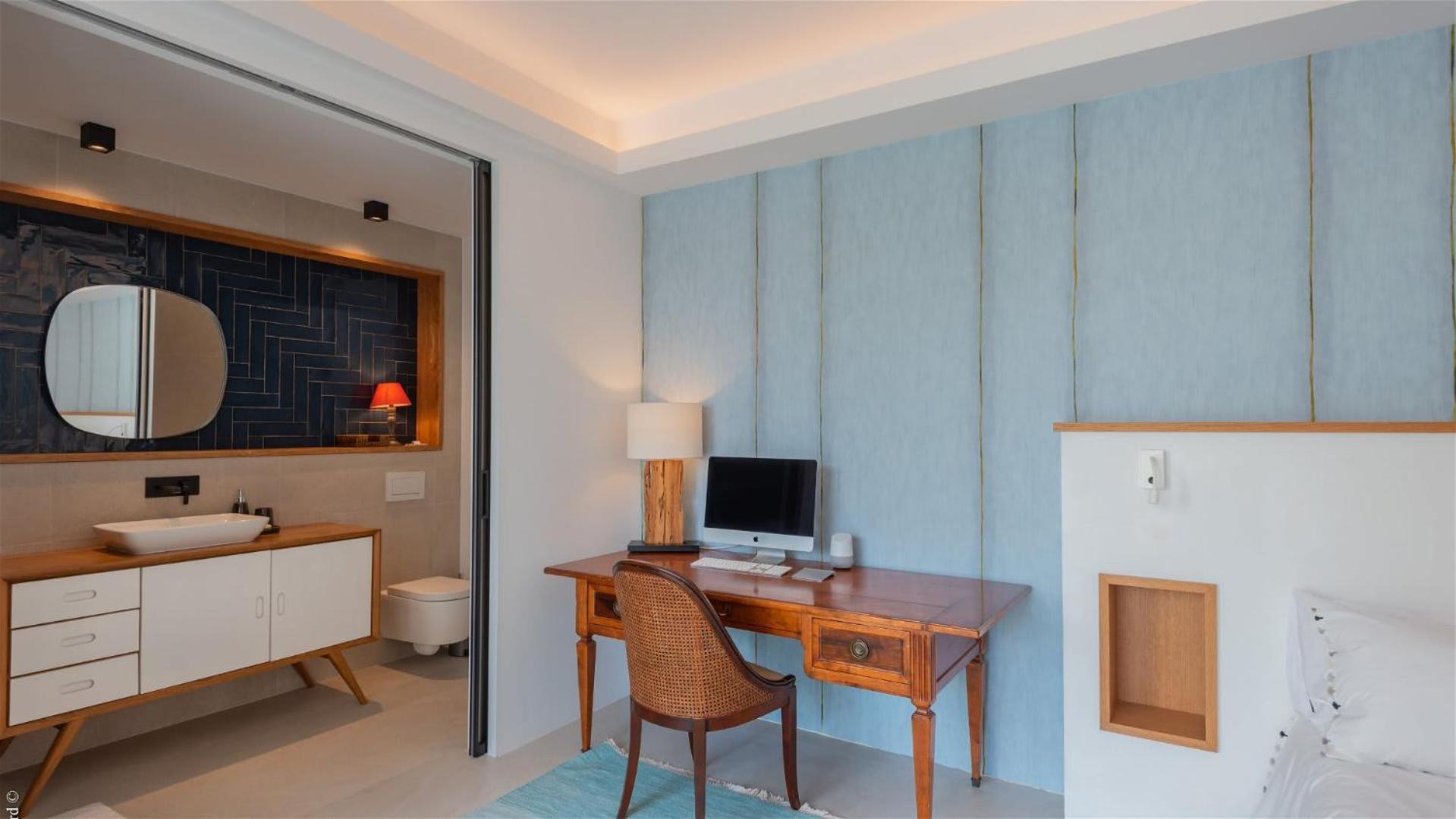 Splendid Villa Located in a Downtown Area