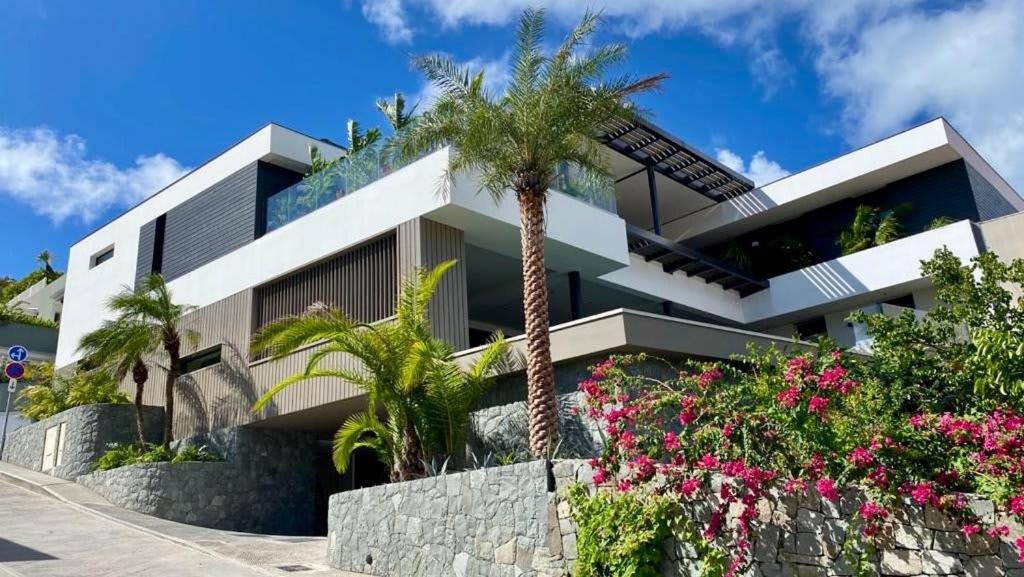 Splendid Villa Located in a Downtown Area