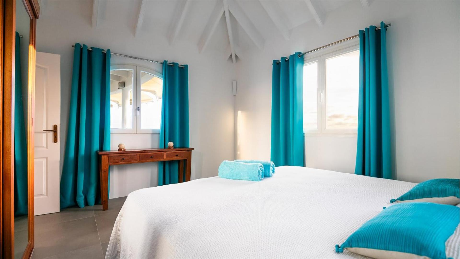 Traditional Style Villa with Modern Decors