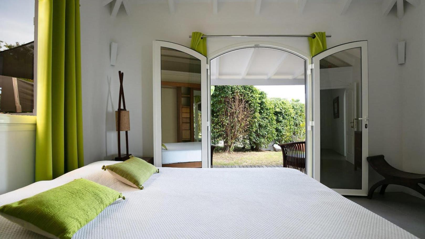 Traditional Style Villa with Modern Decors