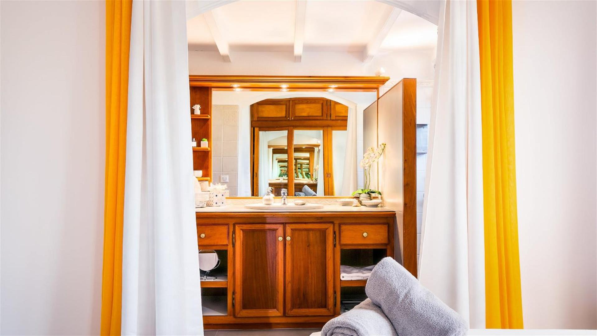 Traditional Style Villa with Modern Decors