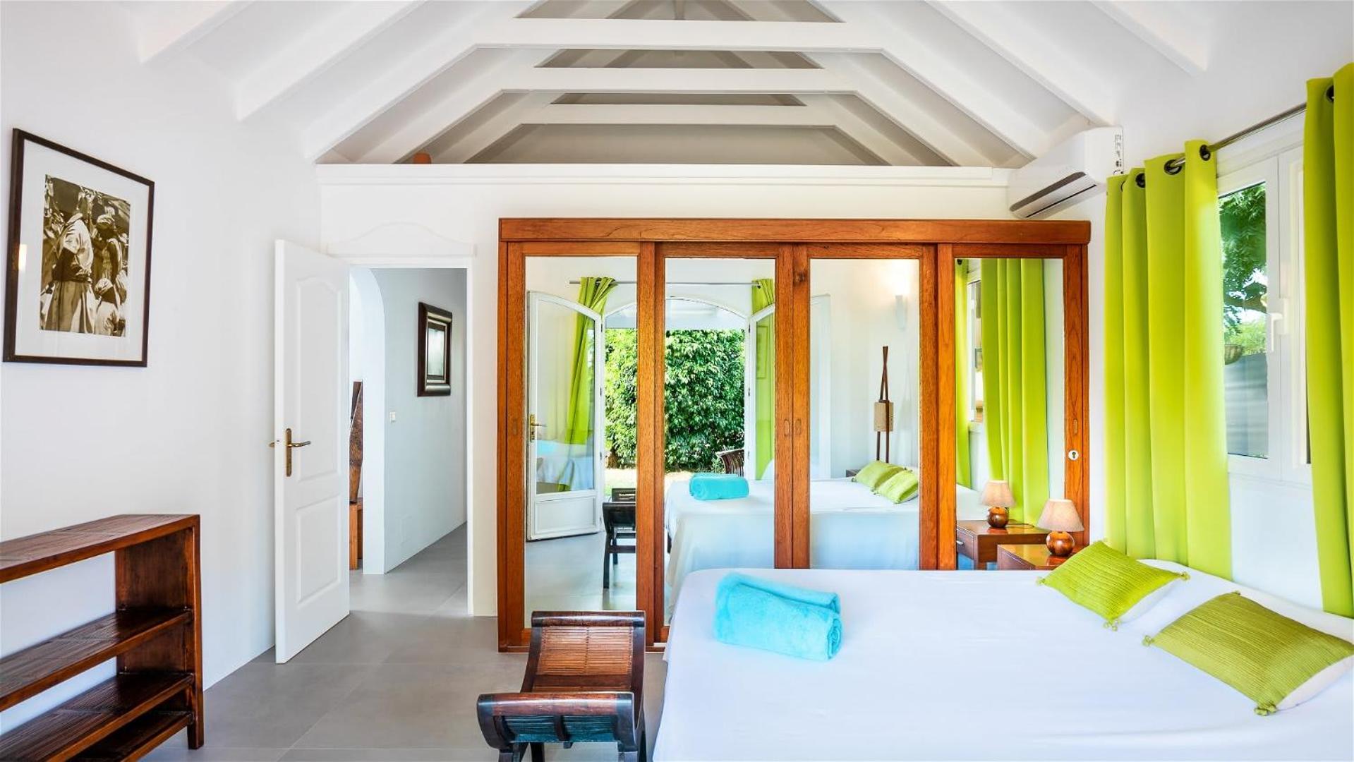 Traditional Style Villa with Modern Decors