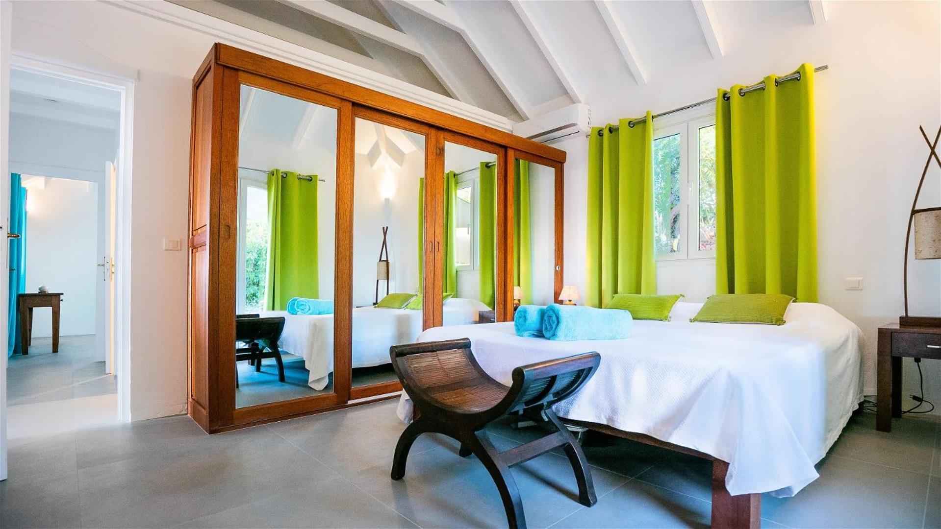 Traditional Style Villa with Modern Decors