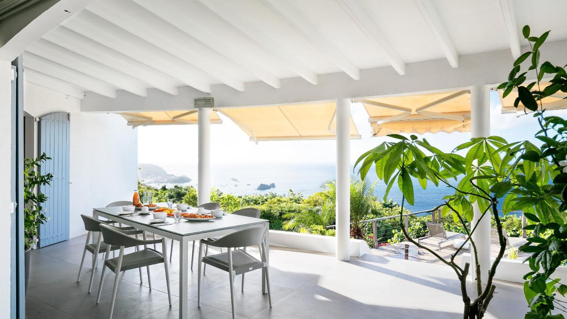 Traditional Style Villa with Modern Decors