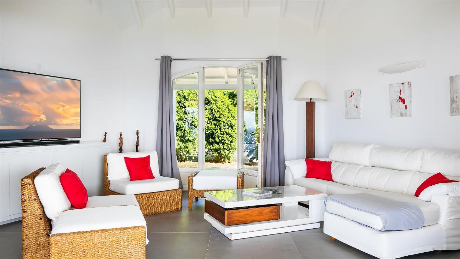 Traditional Style Villa with Modern Decors