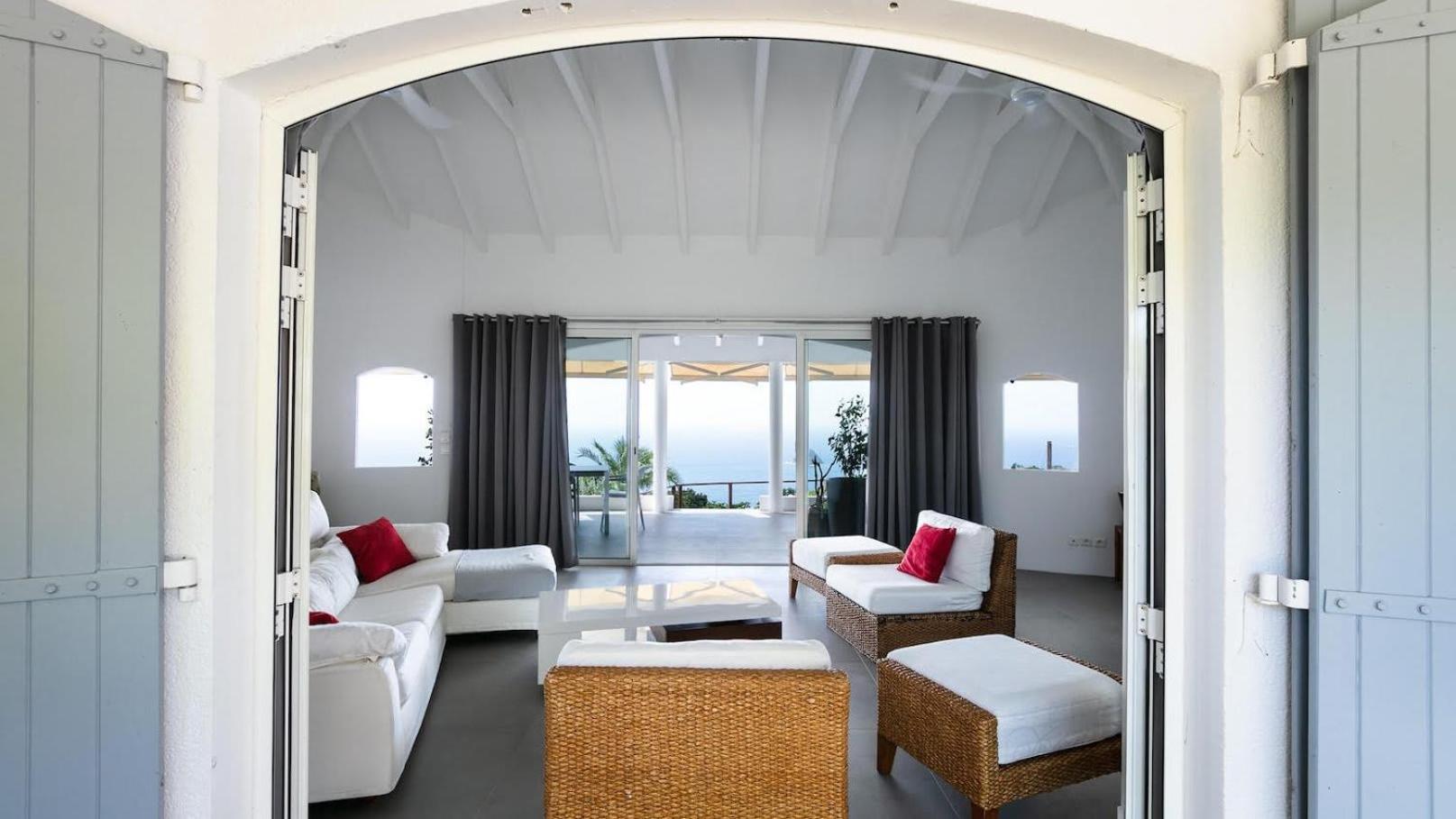 Traditional Style Villa with Modern Decors