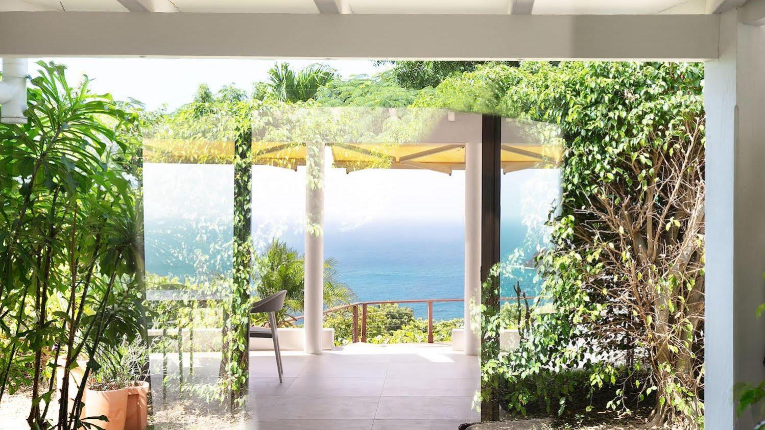Traditional Style Villa with Modern Decors