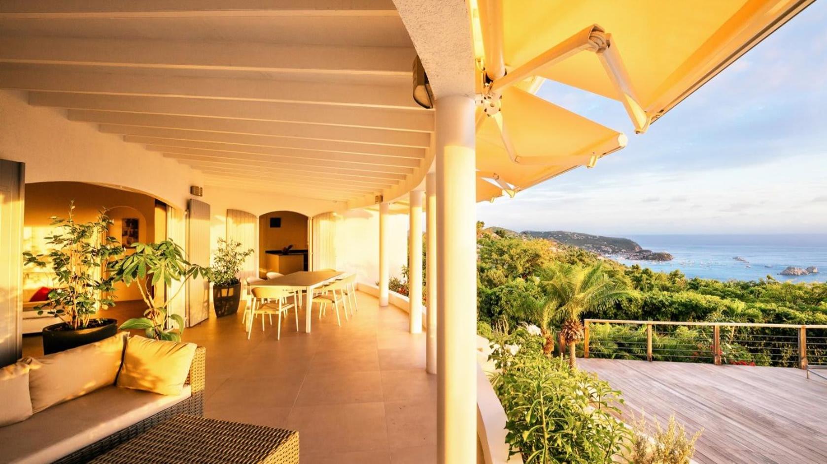 Traditional Style Villa with Modern Decors