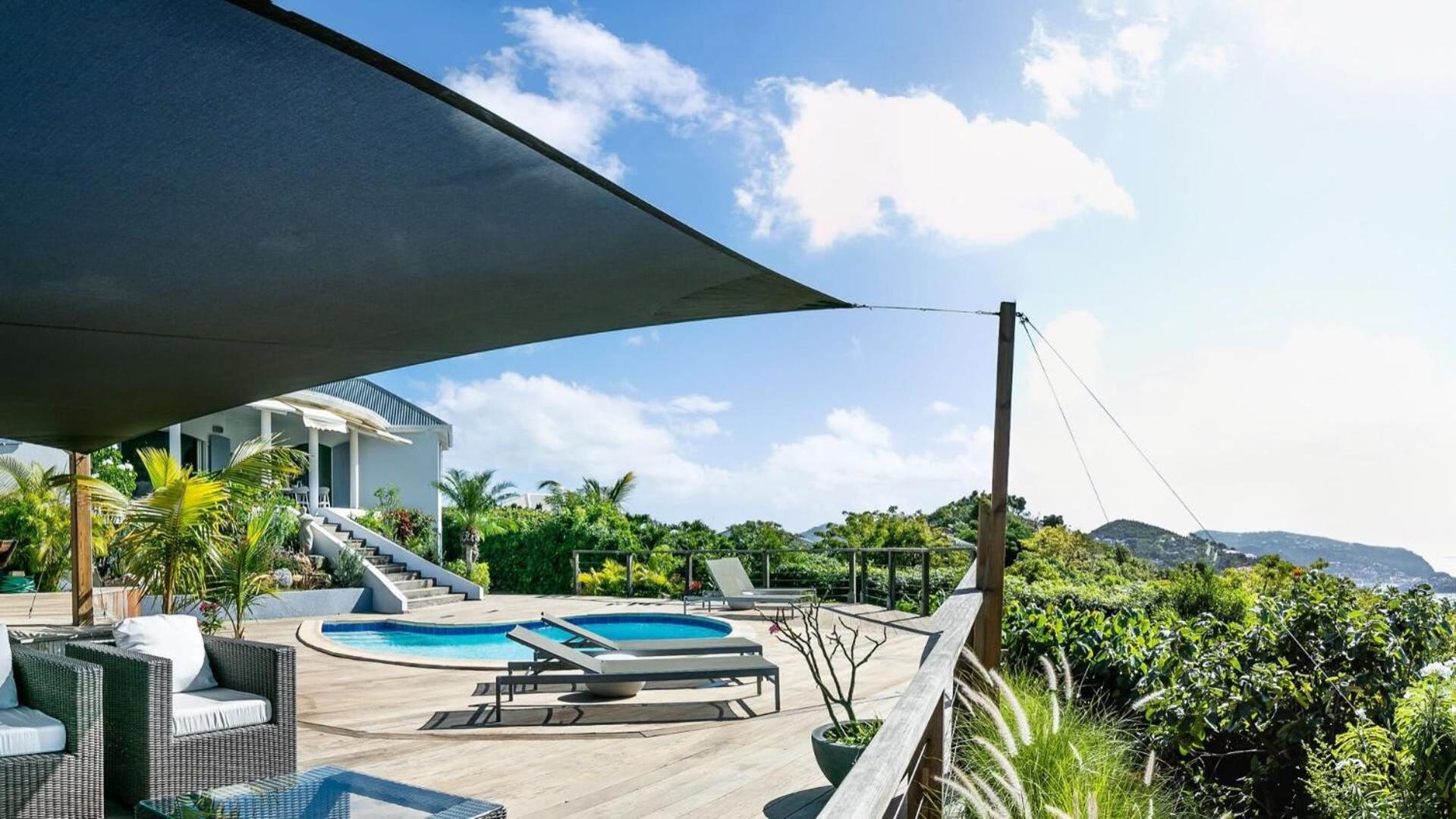 Traditional Style Villa with Modern Decors