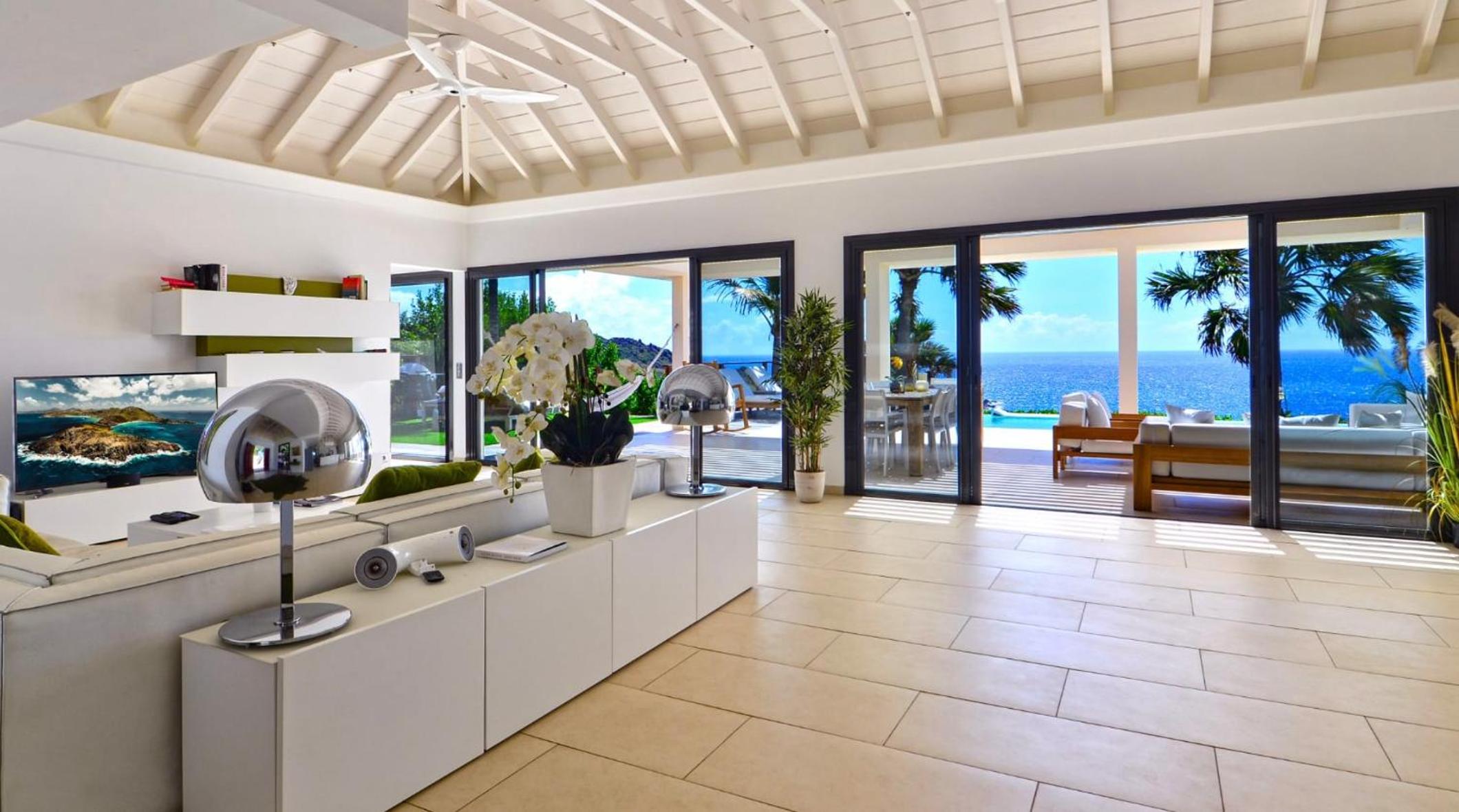 Open-Plan Villa with an Amazing View