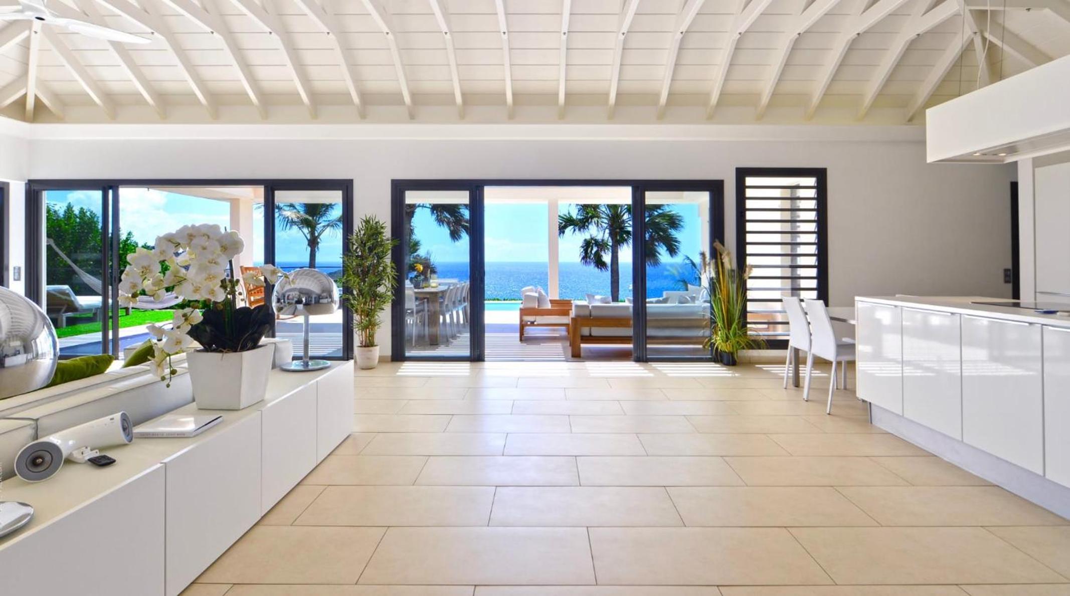Open-Plan Villa with an Amazing View