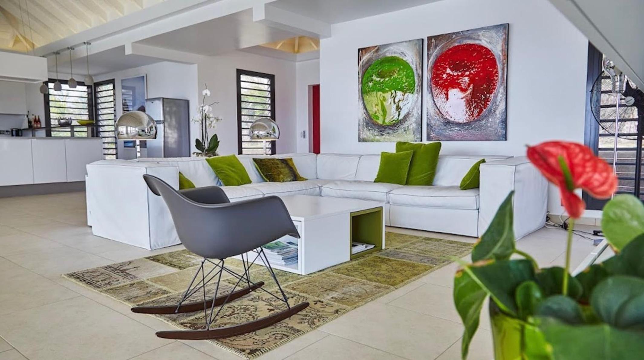 Open-Plan Villa with an Amazing View