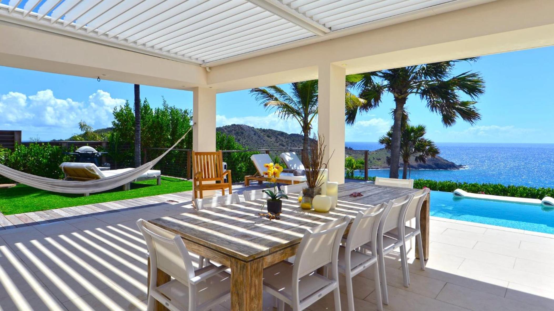 Open-Plan Villa with an Amazing View