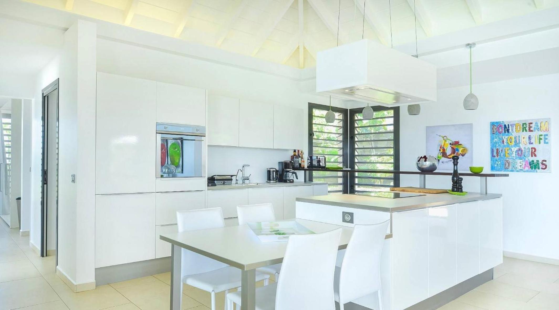 Open-Plan Villa with an Amazing View
