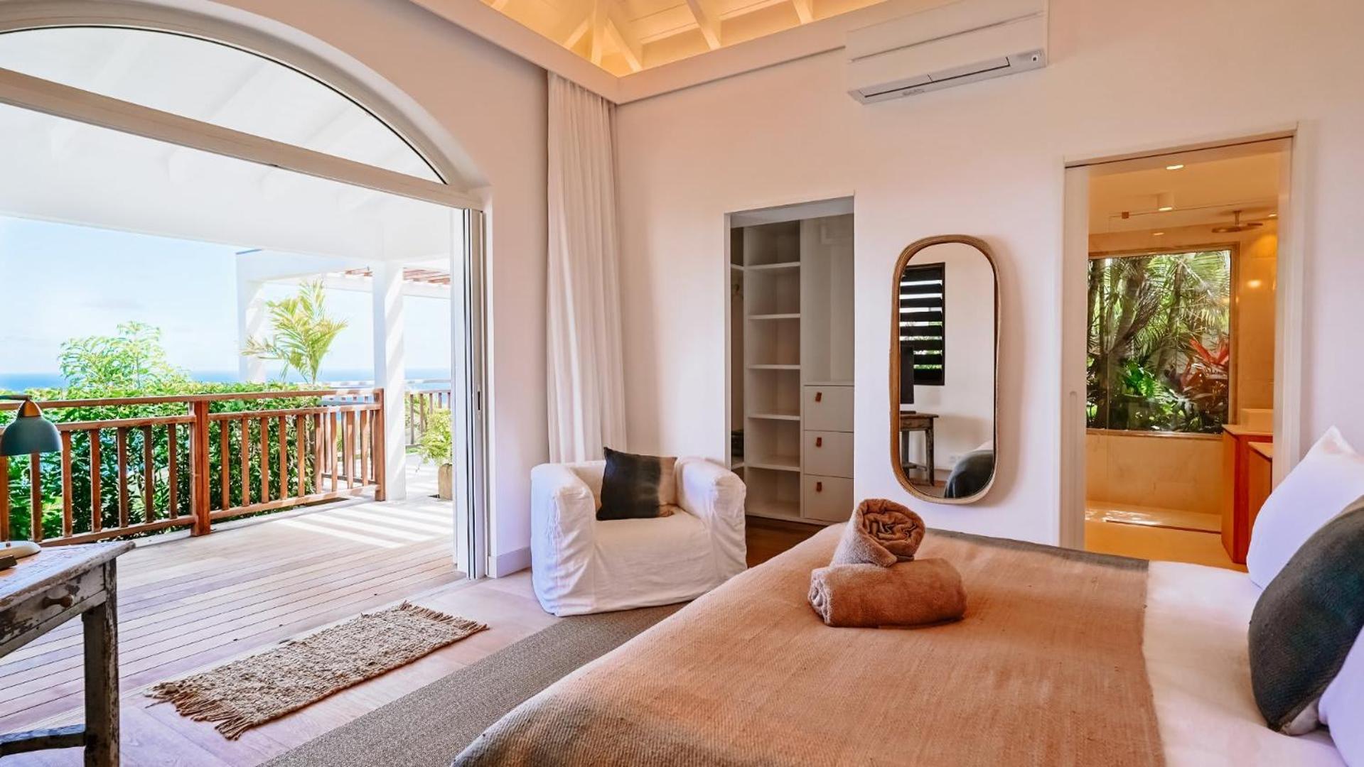 Villa with Classic Island-Inspired Architecture