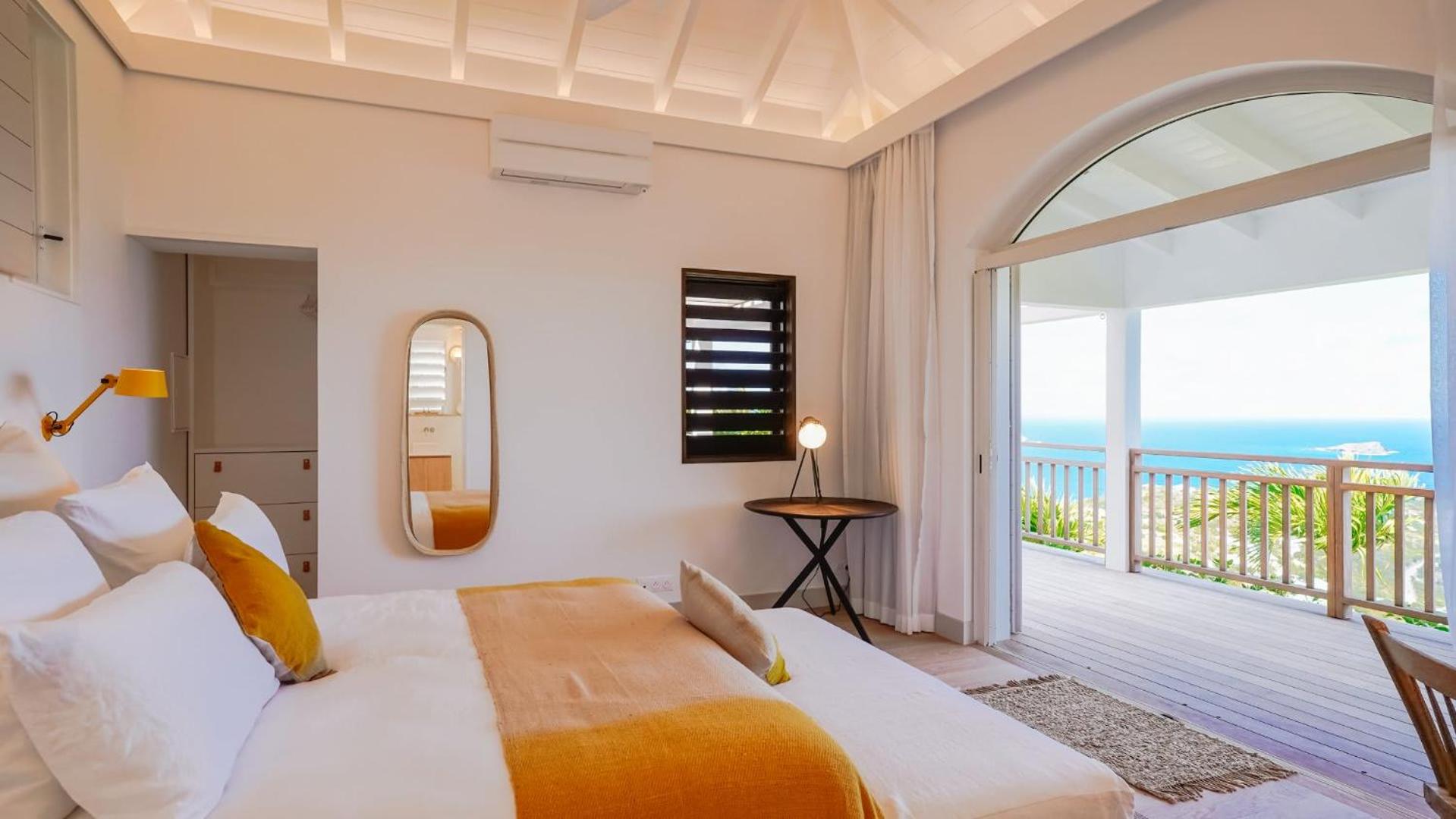 Villa with Classic Island-Inspired Architecture