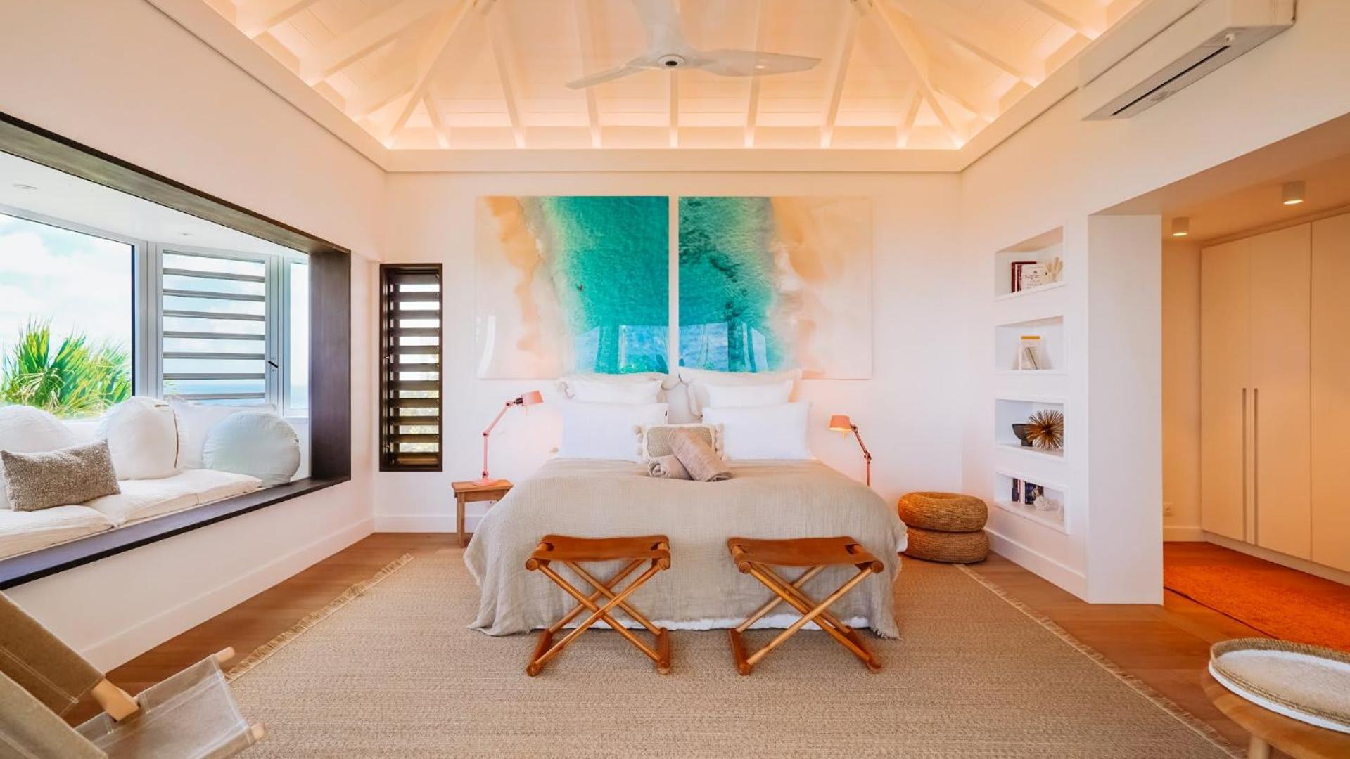 Villa with Classic Island-Inspired Architecture