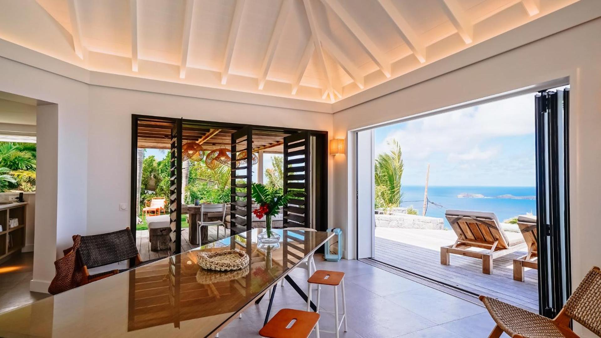 Villa with Classic Island-Inspired Architecture
