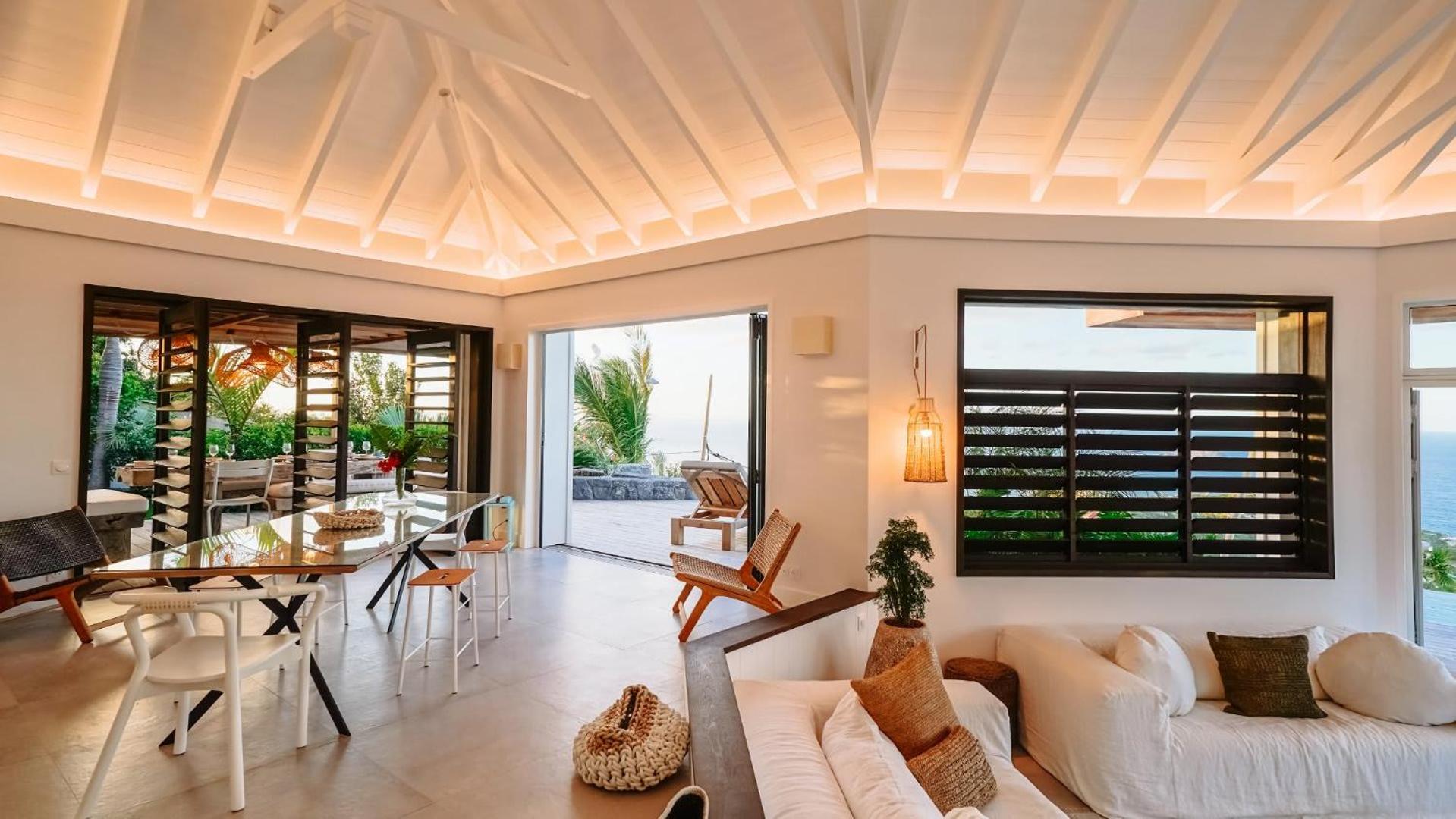 Villa with Classic Island-Inspired Architecture