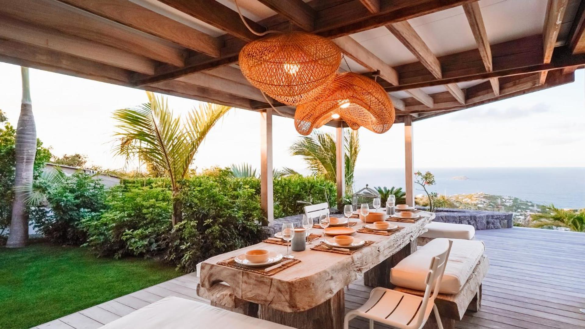 Villa with Classic Island-Inspired Architecture