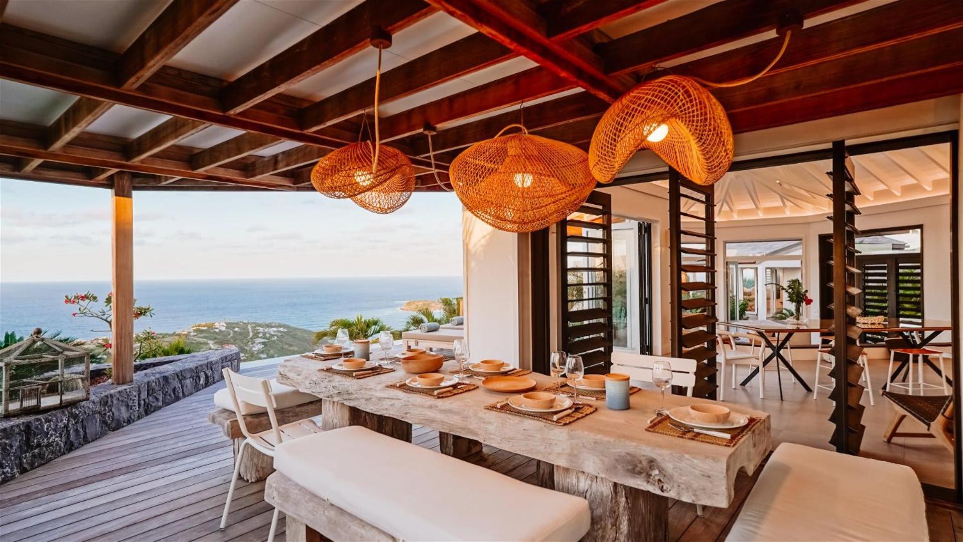 Villa with Classic Island-Inspired Architecture