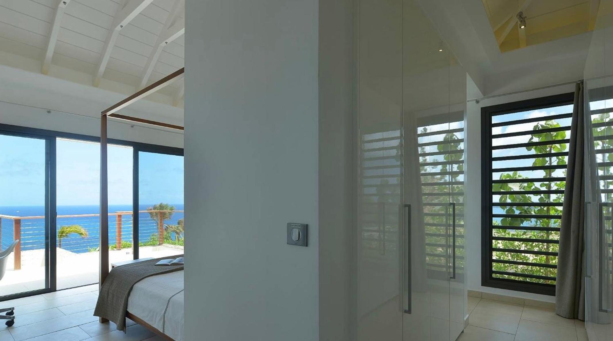 Open-Plan Villa with an Amazing View