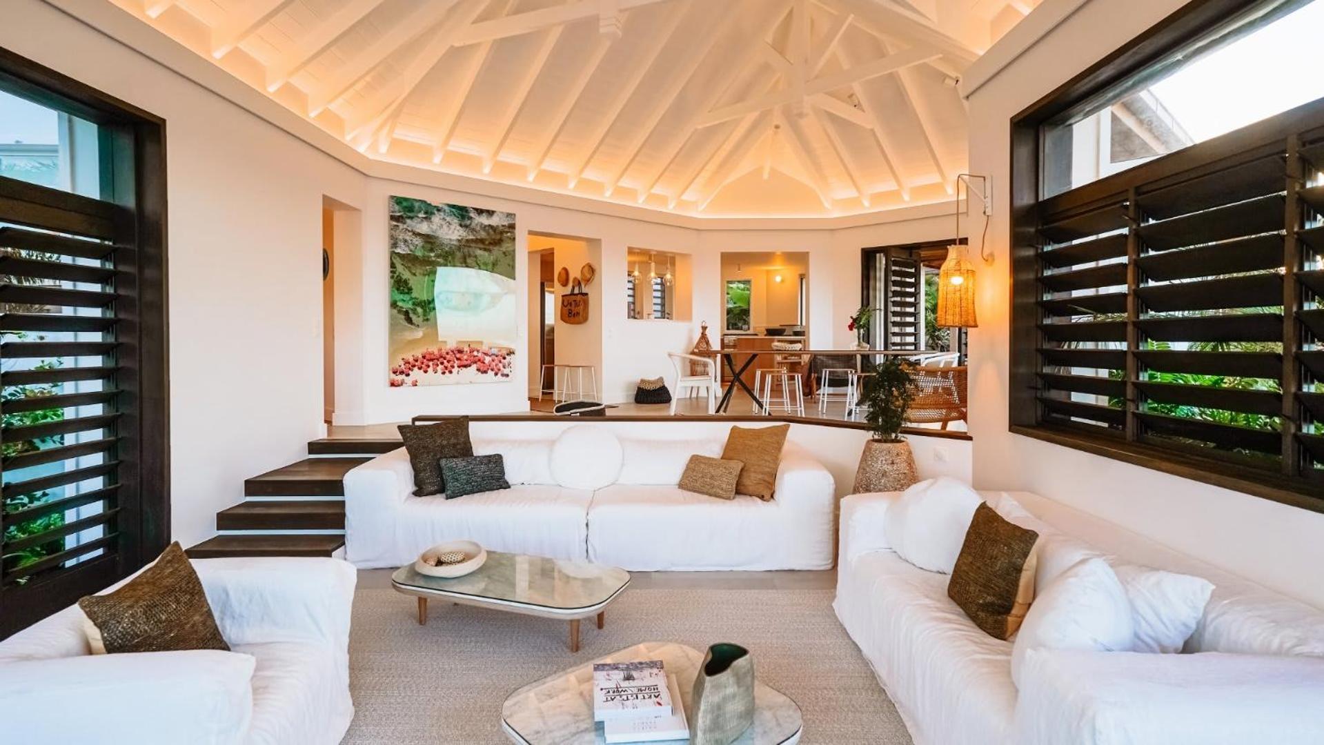 Villa with Classic Island-Inspired Architecture