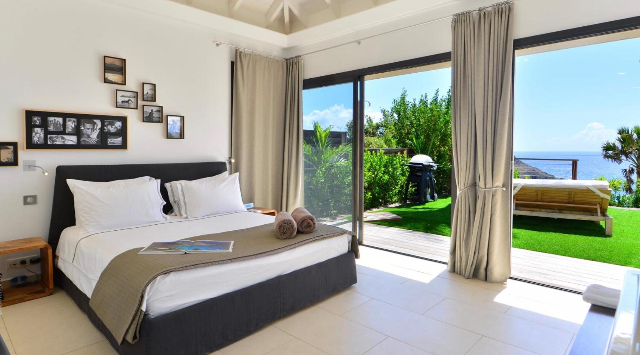Open-Plan Villa with an Amazing View
