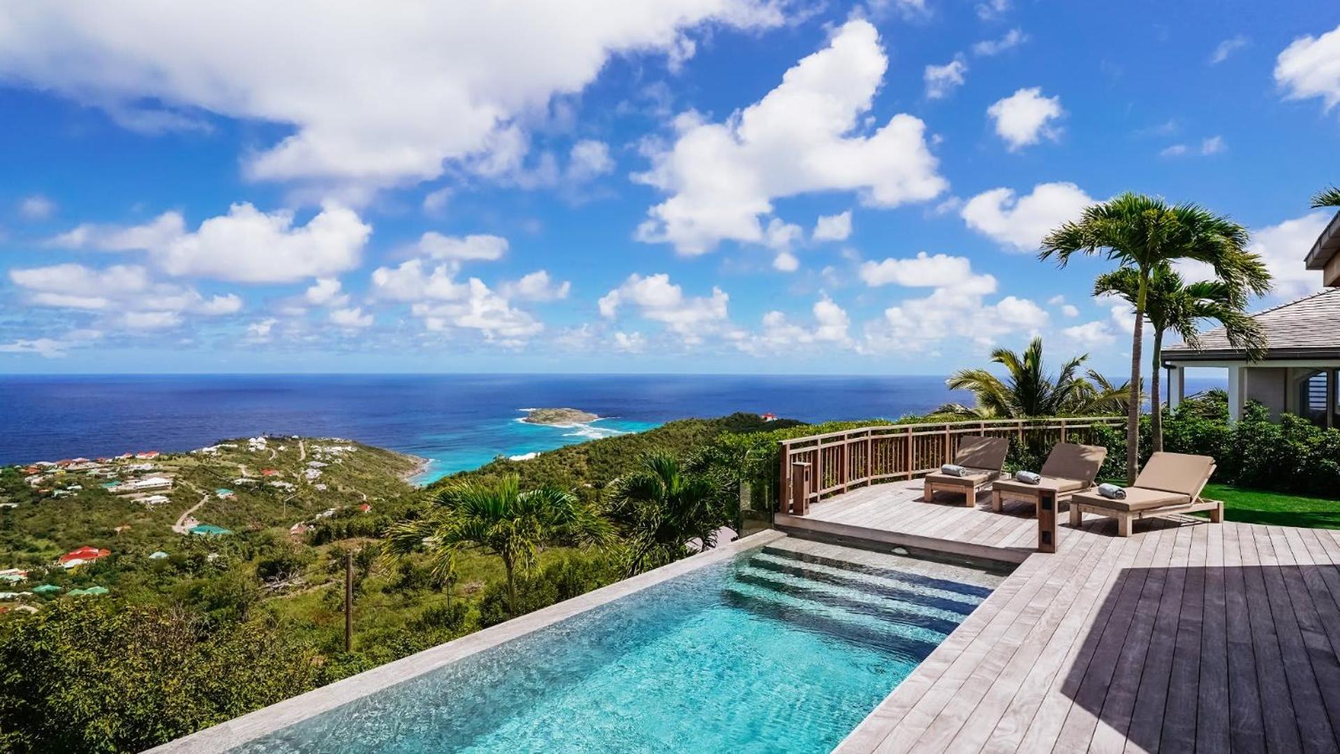 Villa with Classic Island-Inspired Architecture