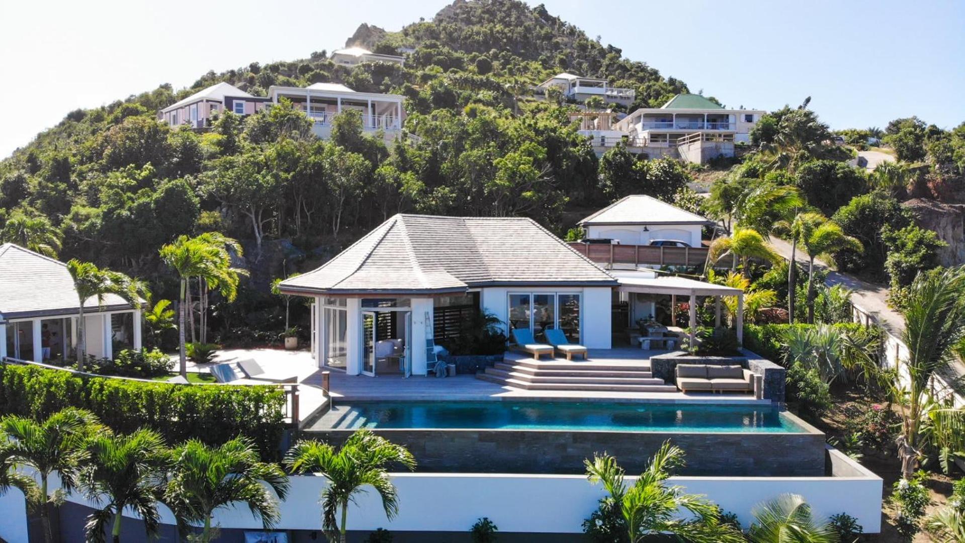 Villa with Classic Island-Inspired Architecture