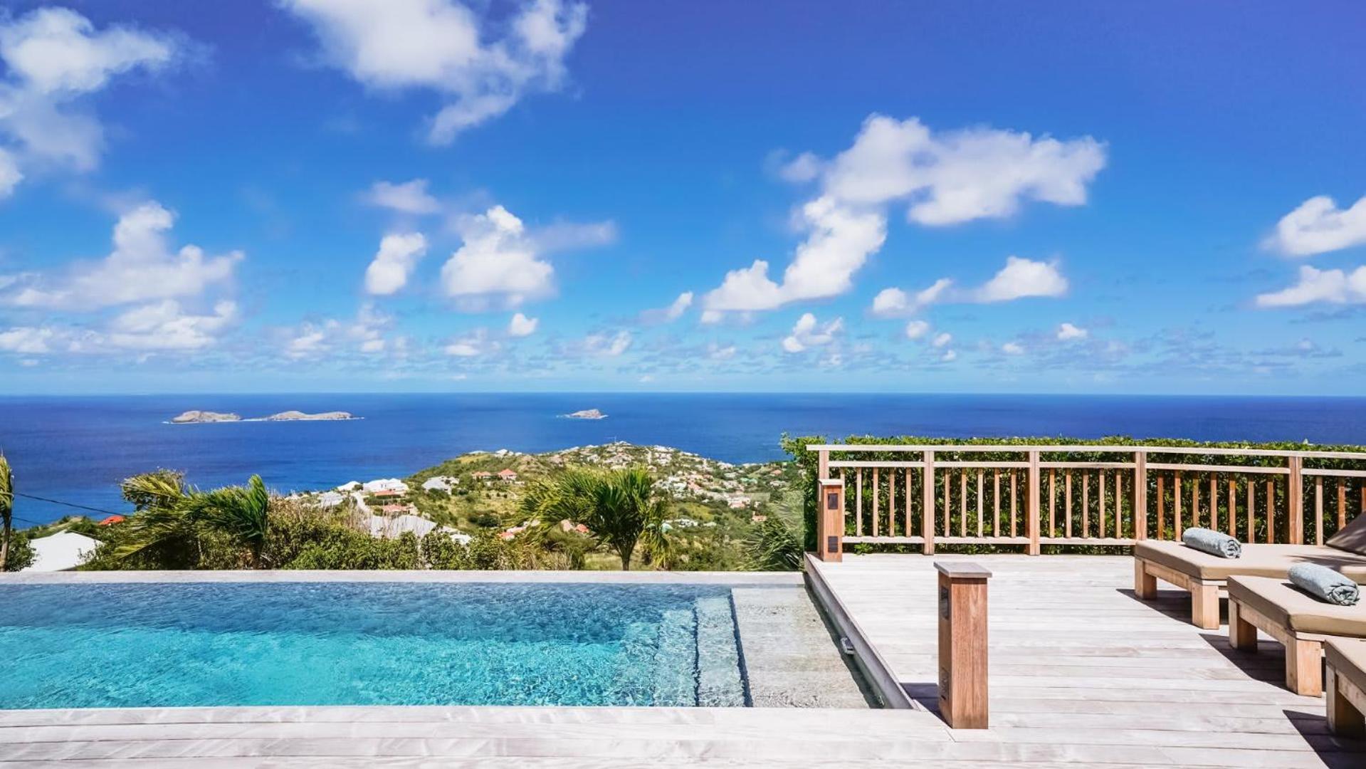 Villa with Classic Island-Inspired Architecture