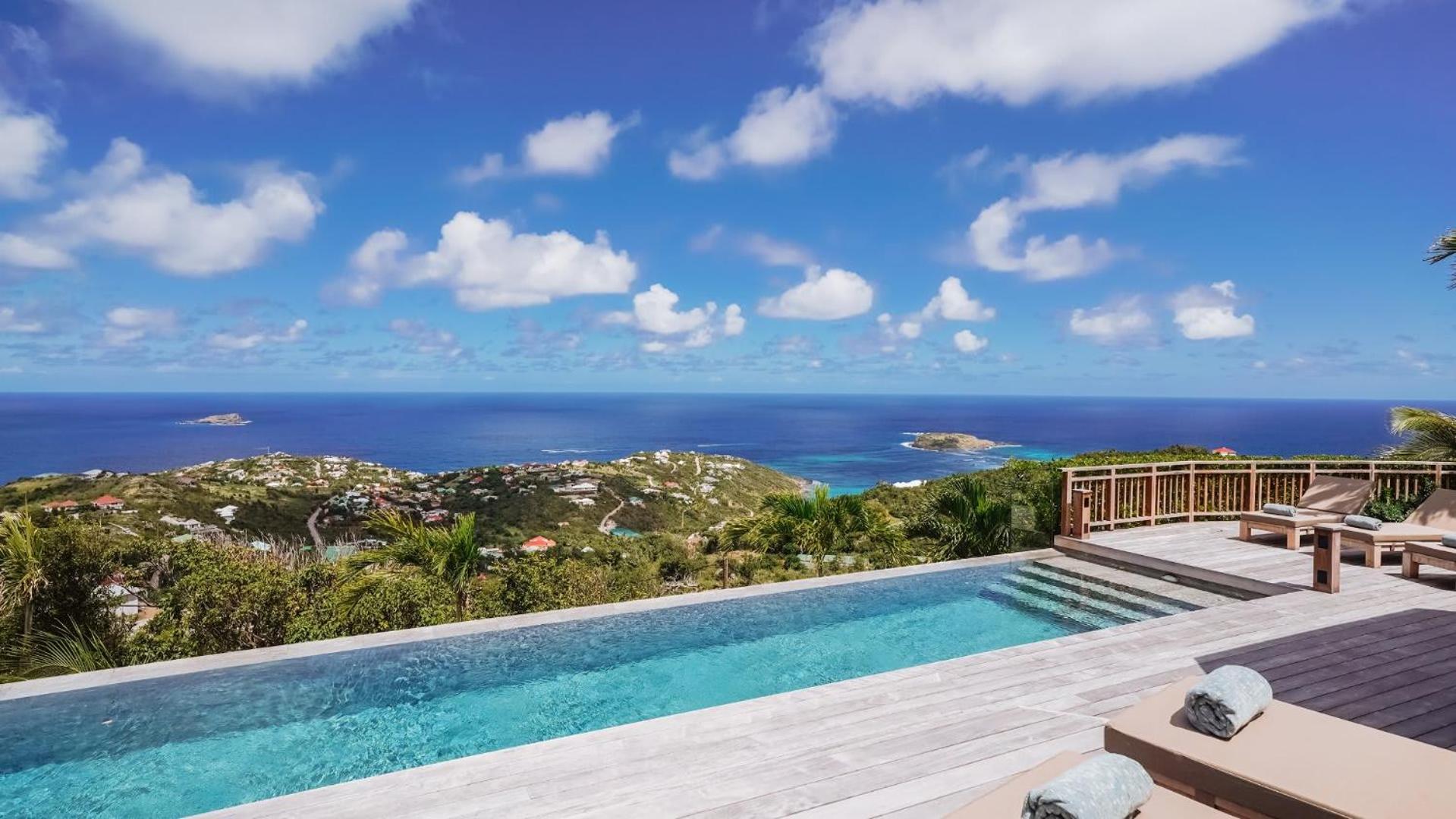 Villa with Classic Island-Inspired Architecture