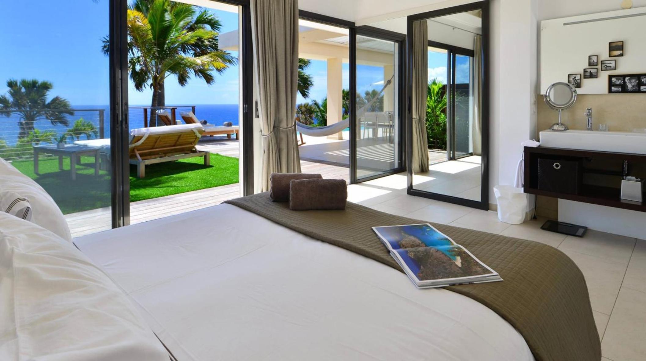Open-Plan Villa with an Amazing View