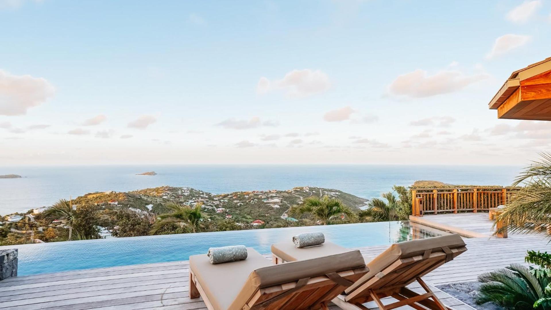 Villa with Classic Island-Inspired Architecture