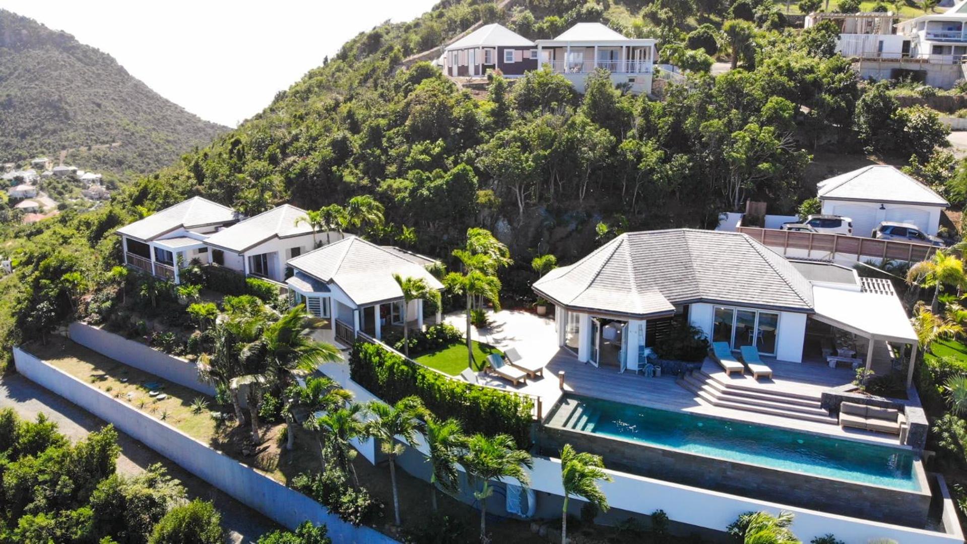 Villa with Classic Island-Inspired Architecture