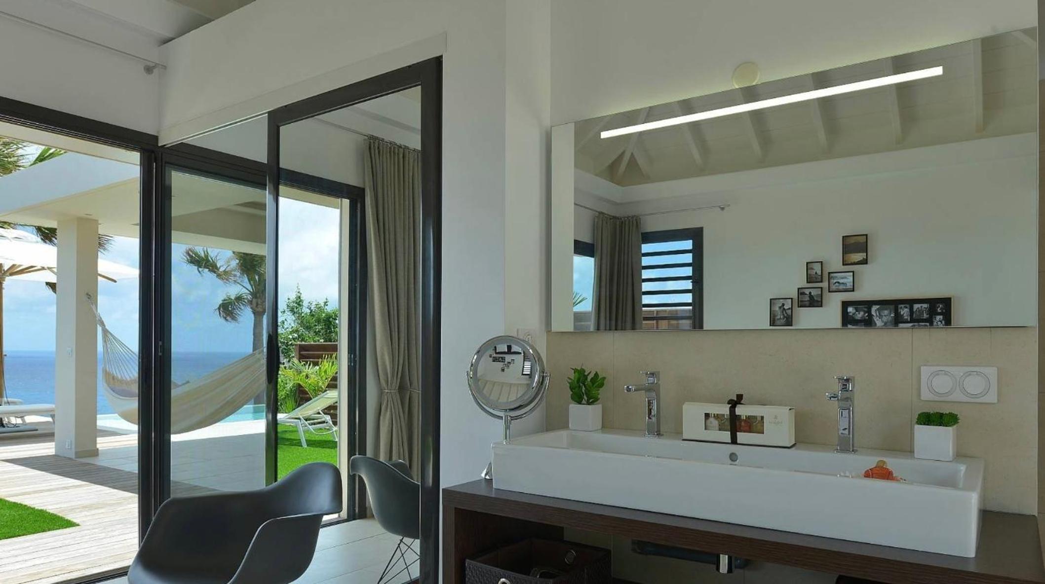 Open-Plan Villa with an Amazing View