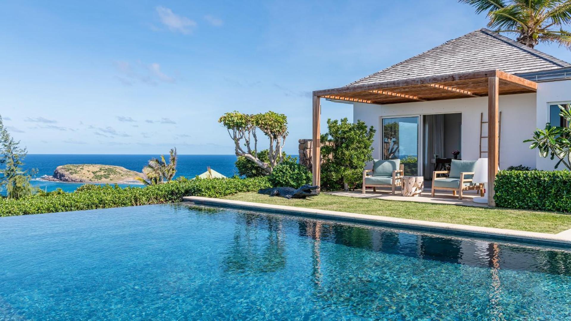 Bright Villa with Contemporary Style