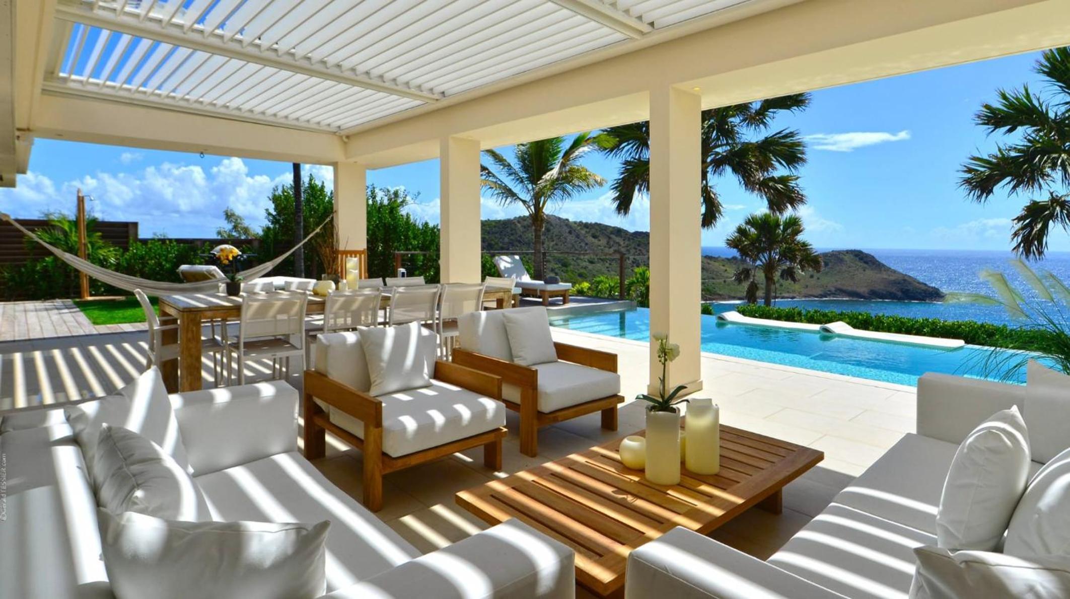 Open-Plan Villa with an Amazing View