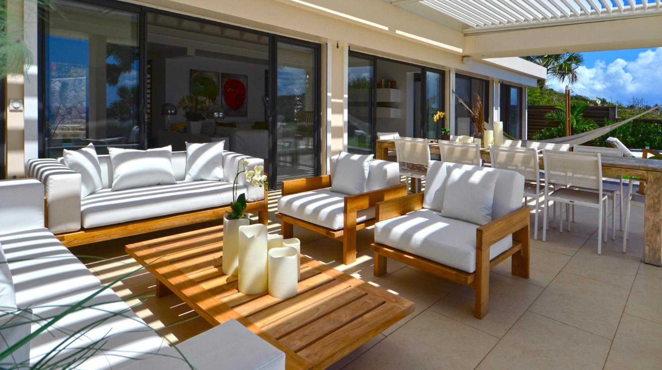 Open-Plan Villa with an Amazing View