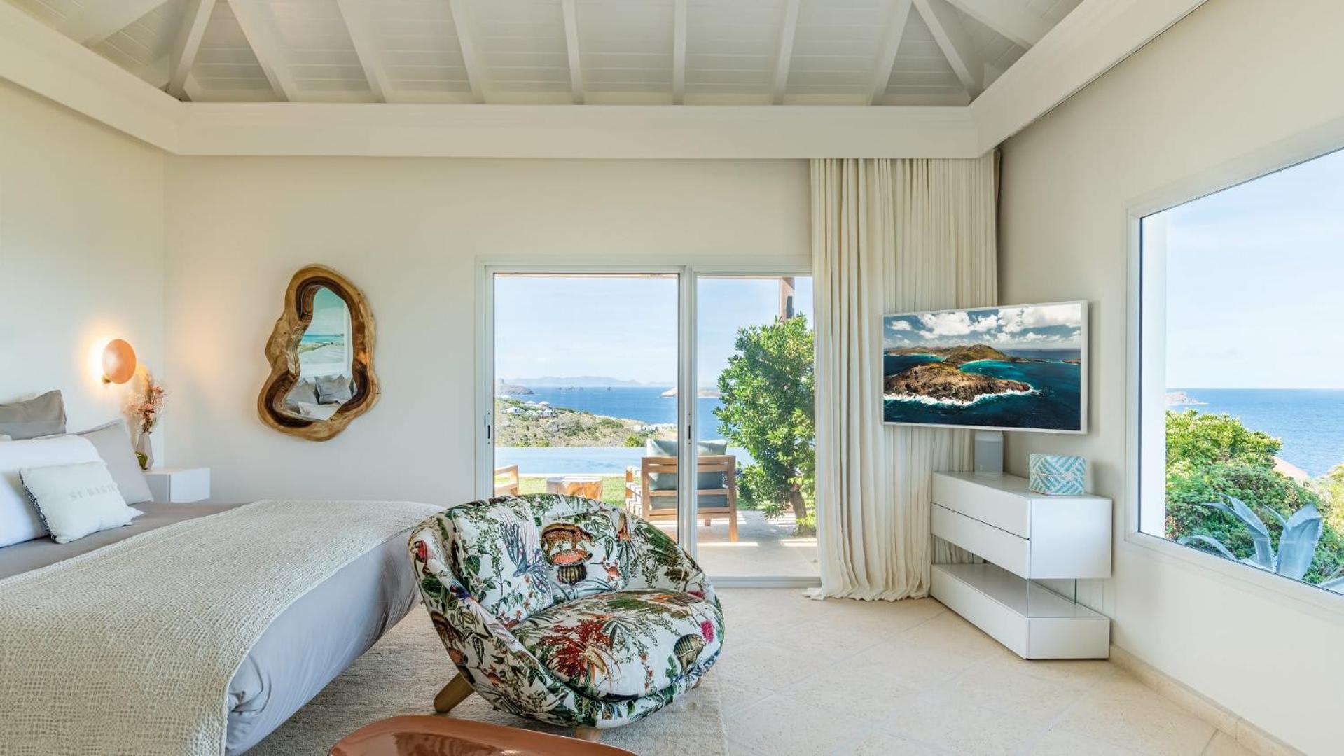 Bright Villa with Contemporary Style