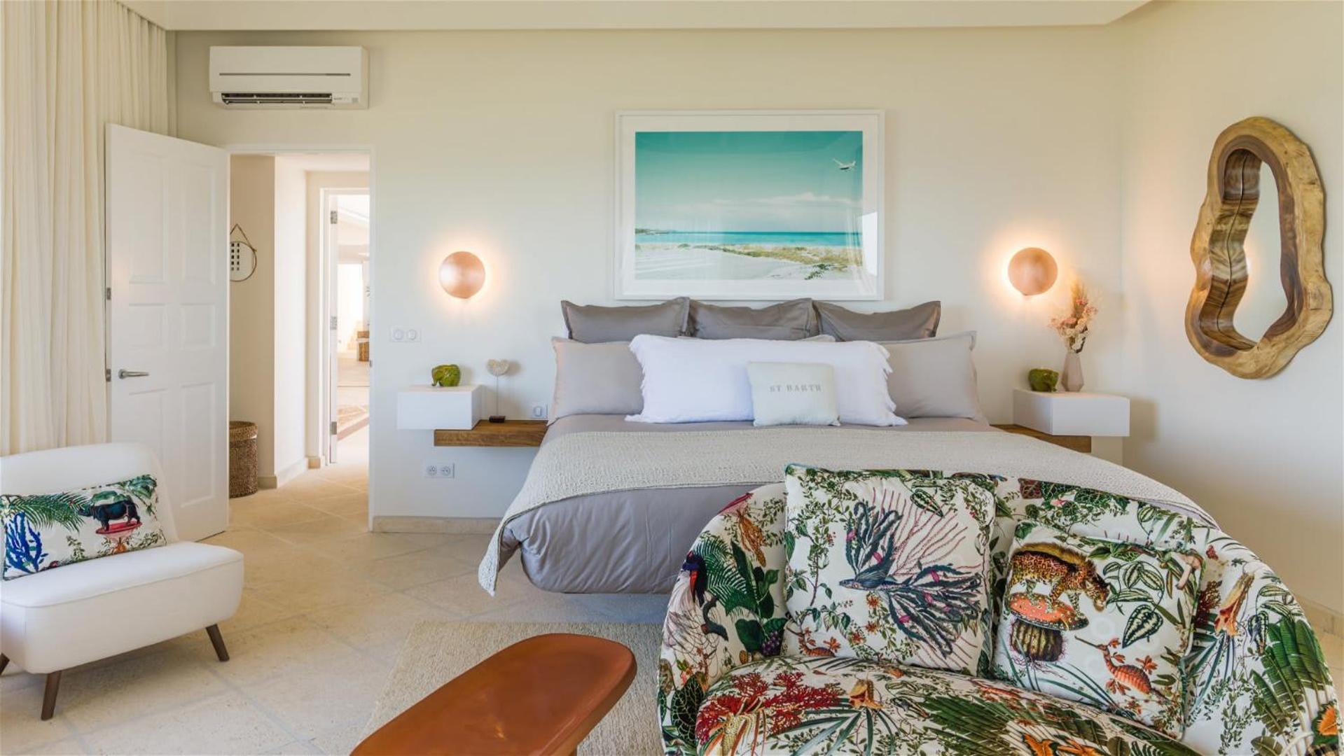 Bright Villa with Contemporary Style
